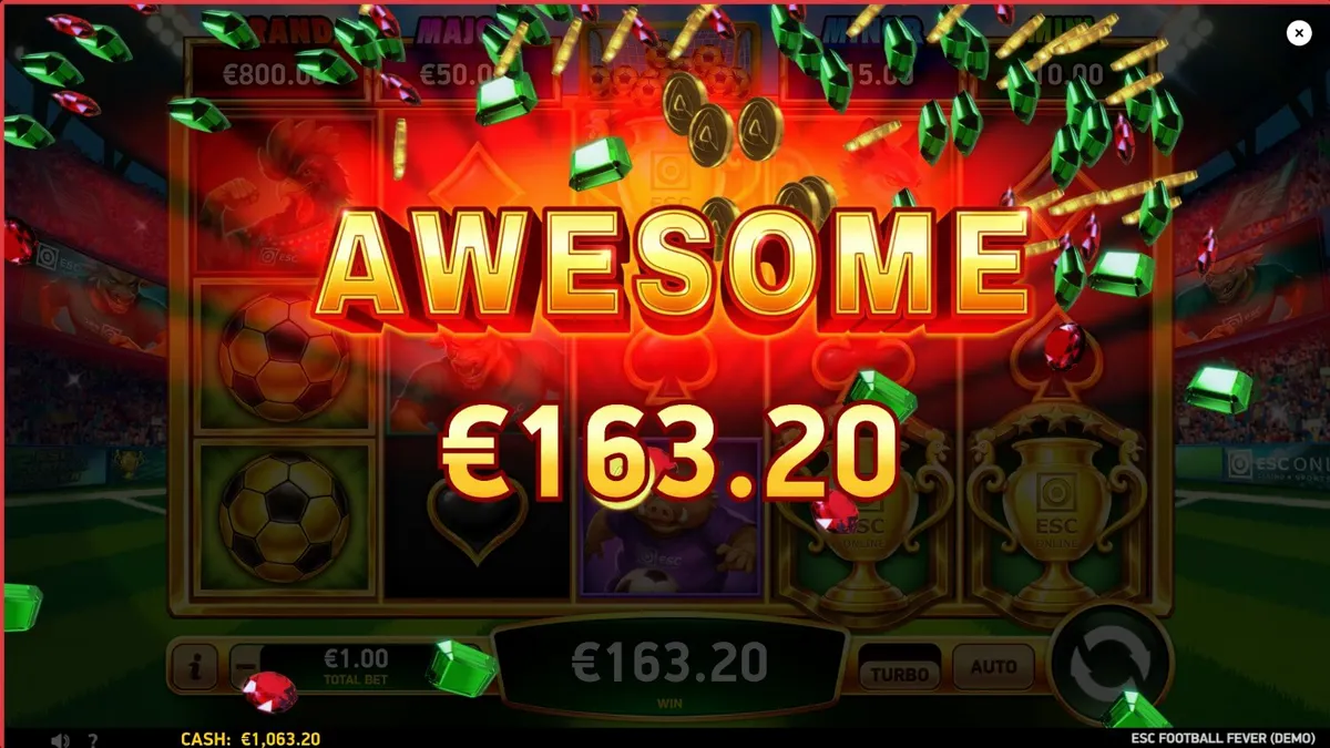 Ang interface ng ESC Football Fever slot na nagpapakita ng stadium background at football symbols.